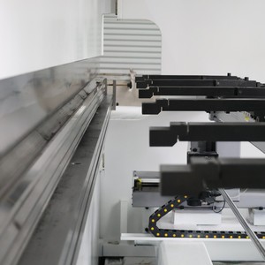 Prensa Plegadora Hidráulica CNC Nueva de Fábrica Hunsone WE67K, Máquina de Doblado Automática de 4+1 Ejes para Aluminio, Acero y Hierro - Product Image 5