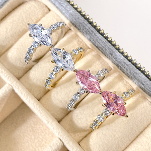 ขายส่งแหวนแต่งงานแฟนซีแบบขายส่งจำนวนมาก แหวนเพชร CZ ทรงมาร์คีส์สีขาวใสและชมพู สำหรับผู้หญิง แหวนหมั้นแฟชั่น - Product Image 4