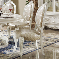Ensemble de salle à manger de luxe en bois sculpté blanc royal européen, table ronde, chaises en cuir, vitrine de luxe