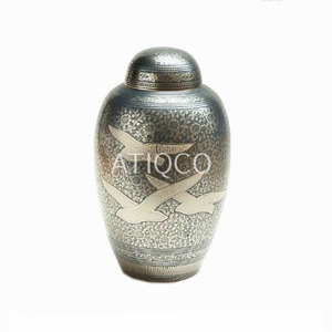 แจกันตั้งโต๊ะทองเหลืองสไตล์อเมริกัน ATIQCO ลายดอกไม้สลักด้วยมือ ความจุ 3-4 ลิตร สำหรับงานศพผู้ใหญ่ - Product Image 5