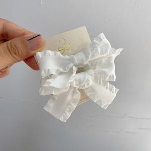 Pinza de pico de pato de tela plisada bonita, pinza de pelo de nudo de mariposa de tela con borde de oreja de madera para las cuatro estaciones - Product Image 6