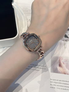 Reloj de Pulsera para Mujer CILOA Retro Sugar Square, Esfera Degradada Marrón Caramelo, Cadena Metálica, Elegante Reloj de Cuarzo para el Día a Día - Product Image 3