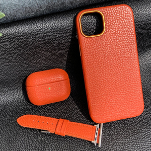 Funda de Cuero PU Premium Rosa y Negra, a Prueba de Golpes, con Carga Inalámbrica de Alta Calidad y Logotipo Personalizado para <span class=keywords><strong>Airpods</strong></span> 1, 2, 3, 4, <span class=keywords><strong>Pro</strong></span> y <span class=keywords><strong>Max</strong></span> - Product Image 3