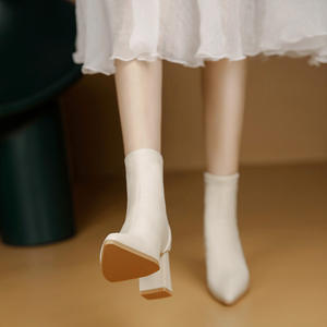 YT أحذية عالية في الكاحل بيضاء للنساء مع أحذية عصرية بسحاب خلفي للنساء أحذية بأنماط جديدة للنساء - Product Image 3