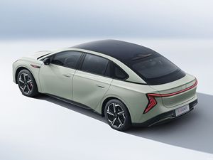 Hongqi Eh7 5-Seater รถซีดานไฟฟ้าความเร็วสูง4x4พร้อมพวงมาลัยซ้ายรถพลังงานใหม่2025 - Product Image 2