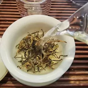 Scimmia dorata tè nero Yunnan cinese tè Yun Nan Dian Hong ago dorato punta d'oro Feng Qing Dianhong Mao Feng