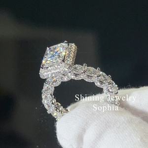 Anillo de Compromiso Personalizado de Oro Sólido de 18K con Moissanita de Corte Radiante de 3ct, Anillo de Compromiso con Moissanita D-Vvs1 - Product Image 2