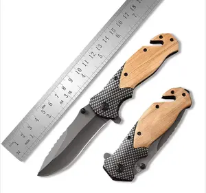 X50 올리브 나무 손잡이 접이식 칼 사용자 정의 패턴 레이저 새겨진 코팅 블레이드 포켓 나이프 야외 선물 칼