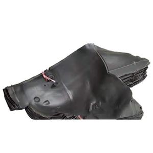 Doublures d'ailes avant Peugeot en plastique noir PG66085 pour 406 95-98 – Remplacement et réparation, ajustement européen - Product Image 1