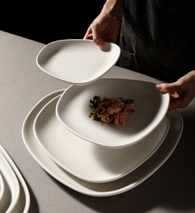 Platos de cerámica irregulares mate de lujo a granel, vajilla asimétrica ovalada y triangular para hoteles y cenas privadas de alta gama, personalizados. - Product Image 4
