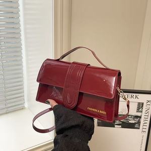 Sac carré en cuir brillant design décoratif délicat sac à bandoulière unique - Product Image 2