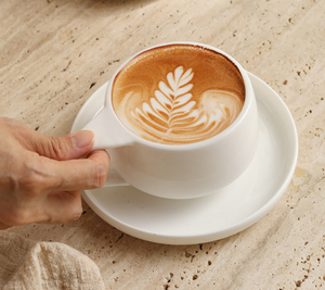 ชุดแก้วกาแฟเซรามิกสีขาวล้วนพร้อมจานรอง ด้ามจับกว้าง ปรับแต่งได้สำหรับร้านกาแฟ โรงแรม และร้านอาหาร - Product Image 2