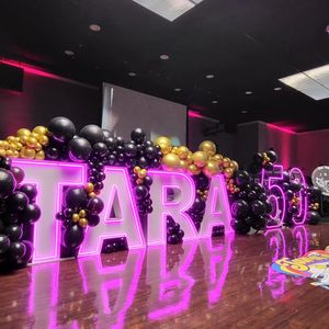 ไฟนีออน LED กลางแจ้ง ตัวอักษรโลหะ RGB ขนาดใหญ่ 3 ฟุต 4 ฟุต ไฟส่องสว่างขนาดใหญ่ สำหรับตกแต่งบาร์ งานวันเกิด งานแต่งงาน และงานอีเว้นท์ - Product Image 1