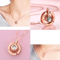 Q768 Valentijn Ik Hou Van Jou 100 Talen Ketting Dames Romeinse Projectie op Ronde Onyx Hanger Liefdesherinnering Sleutelbeen Ketting