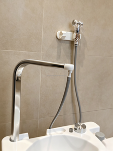 Lavabo per Wudu, <span class=keywords><strong>Lavapiedi</strong></span> Wudumate. Accessorio Shattaf + Tubo Flessibile. Primo Lavabo Portatile per Wudu con Serbatoi per Acqua Pulita e Usata - Product Image 4