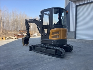 Excavadora compacta de 2.7 toneladas, equipada con una hoja de excavación, puede eliminar rápidamente obstáculos en la carretera. - Product Image 2