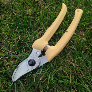 Sécateur Nongyou 130A en acier inoxydable avec poignée jaune, outils de taille pour arbres et fleurs de jardin, fabriqué à Taïwan - Product Image 5