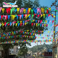 Bannière de fanions triangulaires en polyester couleur personnalisée pour les décorations du festival de célébration Techniques d'impression de drapeaux à cordes numériques