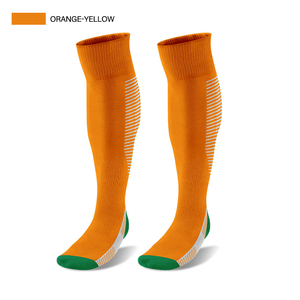 Chaussettes de football tricotées longues antidérapantes et antibactériennes en gros, 80 % polyester coton, avec manchon de maintien pour la jambe - Product Image 2