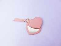 Miroir de poche en cuir PU Winway, petit miroir de maquillage en forme de cœur portable avec porte-clés, logo personnalisé, miroir compact, cadeau pour femmes