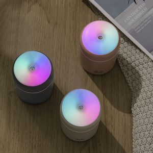 Mini Humidificateur d'Air Ultrasonique Portable 300 ml Diffuseur d'Huiles Essentielles USB Brume Froide avec Veilleuse Colorée pour Maison et Voiture - Product Image 5