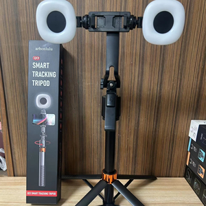 Trépied à selfie Q13 avec contrôle gestuel IA, photographie intelligente, support portable à quatre pieds, dispositif de suivi du visage pour selfie - Product Image 1