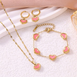<span class=keywords><strong>Set</strong></span> di Gioielli in Acciaio Inossidabile 316L Placcato Oro 18K, Collana, Bracciale e Orecchini con Cuore Smaltato Rosa, Impermeabile, Regalo per Donne - Product Image 3