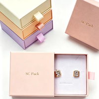 Boîte cadeau en papier personnalisée avec logo, estampage à chaud UV pour bagues, boucles d'oreilles, accessoires de mode, emballage cosmétique avec insert en mousse