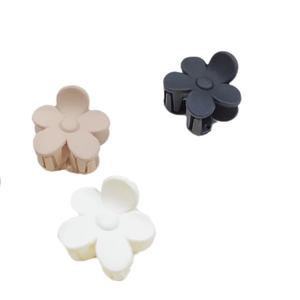 <span class=keywords><strong>Pince</strong></span> à cheveux européenne américaine douce 4cm fleur moyenne fleur de prunier <span class=keywords><strong>pince</strong></span> à cheveux vente chaude accessoire de cheveux demi-attachés lait café plastique - Product Image 5