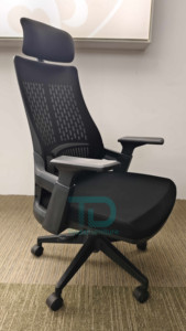 Chaise pivotante de bureau avec tissu ergonomique en maille à pattes croisées pour le travail des invités à la maison - Product Image 3