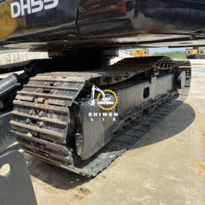 Excavatrice sur chenilles hydraulique d'occasion DOOSAN DH55 d'origine coréenne, haute qualité, prix bas, bon état, rouge, prix avantageux. - Product Image 6