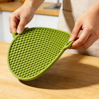 Sous-verre carré en silicone mignon, résistant aux hautes températures, anti-brûlure, antidérapant, dessous de plat, dessous de plat pour table à manger, accessoire d'isolation
