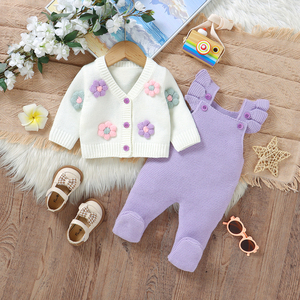 Ensemble tricoté pour nouveau-né : Cardigan fleuri et barboteuse à volants – Tenue douce en maille pour bébés filles - Product Image 1