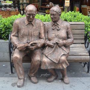 Park Memorial Lifesize pareja de ancianos sentada en un banco estatua de bronce - Product Image 2