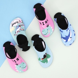 Chaussures <span class=keywords><strong>de</strong></span> plage à séchage rapide TPR neuves pour le commerce transfrontalier, chaussures <span class=keywords><strong>de</strong></span> parc aquatique antidérapantes, chaussures <span class=keywords><strong>de</strong></span> natation respectueuses <span class=keywords><strong>de</strong></span> la <span class=keywords><strong>peau</strong></span>, chaussures d'eau pieds nus - Product Image 3