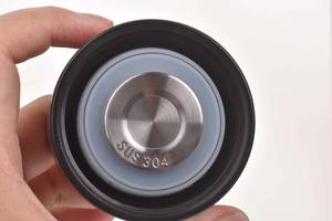 Termo con logotipo personalizado de 500ml, tapa de madera de doble pared de acero inoxidable 304, botella aislada en frío y caliente - Product Image 4