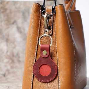 เคสหนังแท้น่ารักสำหรับใส่ GPS Tracker พร้อมพวงกุญแจ ดีไซน์คุณภาพสูง ทนทาน ป้องกันได้ดี - Product Image 3