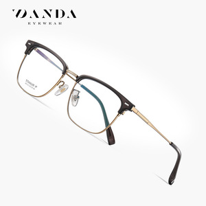 Danda Eyewear F51112 Lunettes rectangulaires en titane pour hommes, montures légères anti-UV pour un usage quotidien - Product Image 1