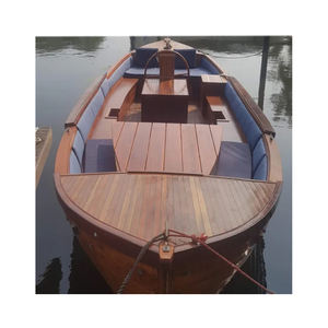 Bote de remos clásico de madera usado, restaurado con detalles de teca, para exhibición decorativa o actividades de remo en lagos tranquilos. - Product Image 1