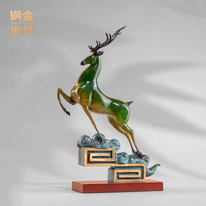 Sculpture d'animal en laiton fait main, motif cerf porte-bonheur et nuage volant, avec éléments en cuivre et or, cadeau de bureau et de pendaison de crémaillère - Product Image 5
