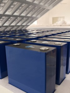 Batería de fosfato de hierro y litio Yiwei LiNeng 3V314Ah, de fábrica, para movimientos en línea, 6000 ciclos de ciclo de vida prolongado, montaje sin umbral, energía. - Product Image 3
