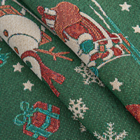 Nappe de Noël en jacquard, base verte avec motif Père Noël et bonhomme de neige, nappe à franges, protection de table saisonnière pour les dîners de fêtes