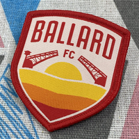 Badges tissés personnalisés à la vente chaude, logo de marque, nom de l'équipe, à coudre ou à repasser, patchs tissés pour vêtements