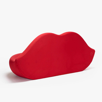 Nordic Creative Red Lip Kiss Shaped Sofa Designer Stoff für Beauty Salon Freizeit Gebogene Rezeption Wohnzimmer Warte couch