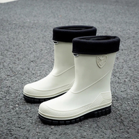 Botte de pluie à tube moyen en PVC pour hommes chaussures en caoutchouc antidérapantes imperméables vêtements de travail de cuisine de pêche en gros pour hommes