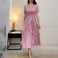 Robe longue ample grande taille Miyake avec boutons et pompons, idéale pour mariage, Pâques, fête ou tenue décontractée – Collection été 2023