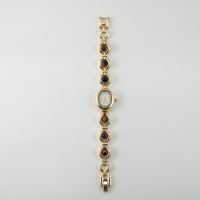 Montre-bracelet rétro pour femme, personnalisée OEM, en alliage, cadran ovale, bracelet perlé œil de tigre, vente en gros