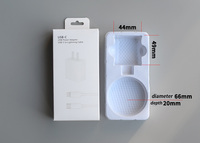 Boîte de charge pour téléphone avec fermeture magnétique, emballage en carton blanc doublé de plastique, personnalisable pour la recharge de téléphones portables et l'électronique
