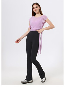 Camiseta deportiva de yoga 2 en 1 para mujer al por mayor, con sujetador incorporado, manga corta con lazo lateral, elástica y suave, para pilates y gimnasio - Product Image 4
