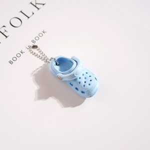 พวงกุญแจรองเท้า Croc รุ่นใหม่ ตกแต่งด้วยหัวเข็มขัดขนาดเล็ก ดอกไม้ประดับรองเท้า DIY พวงกุญแจโลหะขนาดเล็กน่ารัก - Product Image 6